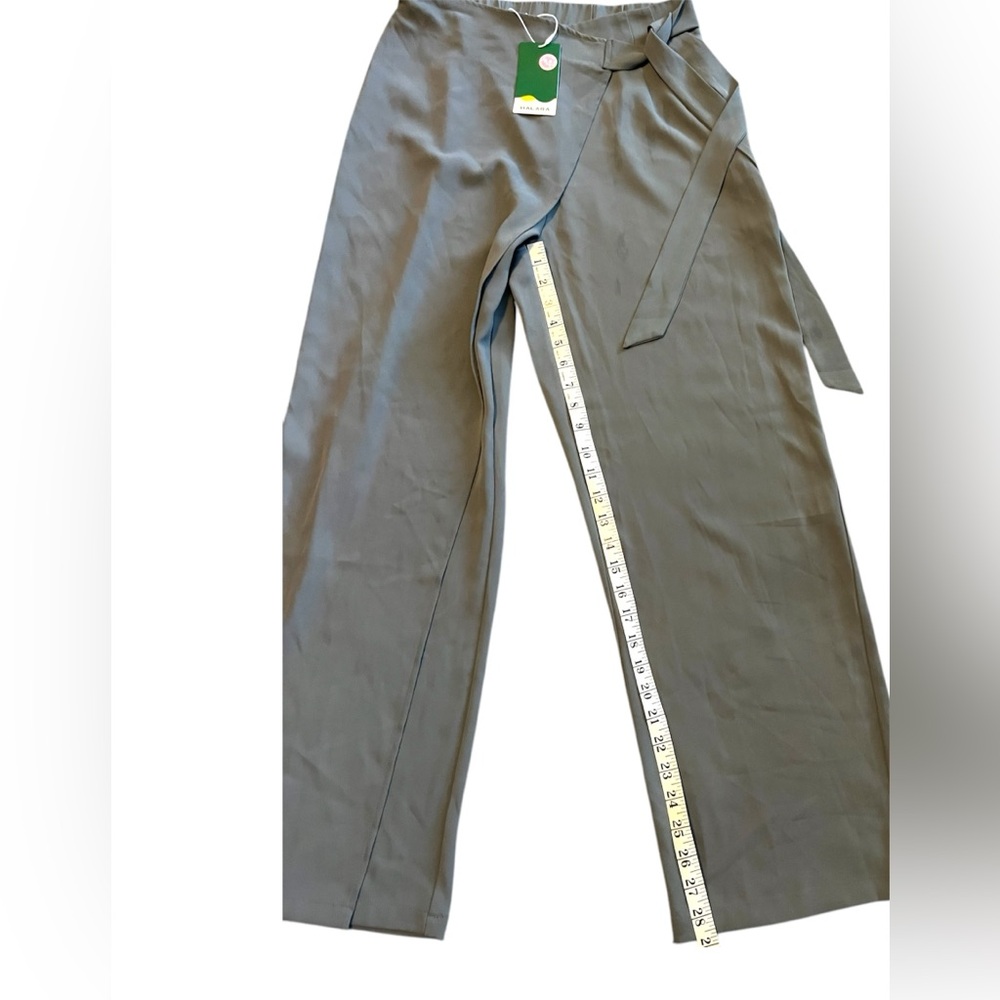 NWT-Halara straight leg half wrap pants - Picture 5 of 6